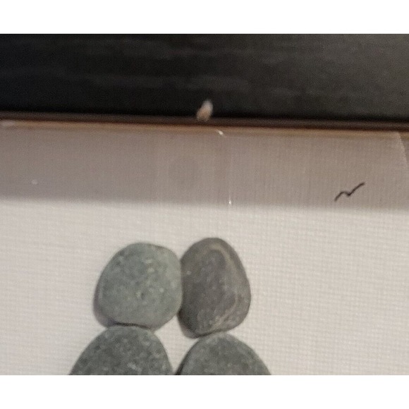 Signed Couple Kissing on Bench Pebble Art Framed Wall Home Decor 8 x 6 - Picture 5 of 10